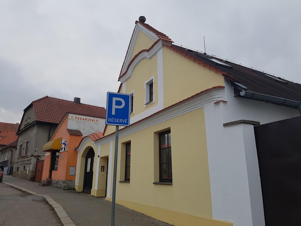 Ubytovani Zizkova Pacov Hotel ภายนอก รูปภาพ