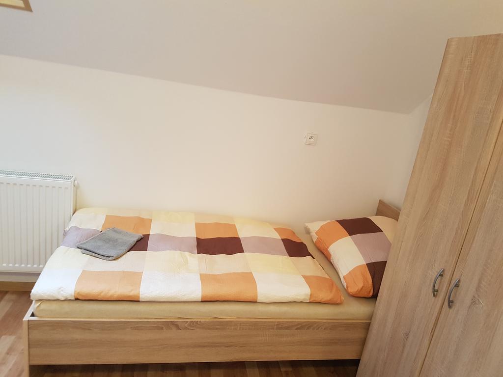 Ubytovani Zizkova Pacov Hotel ภายนอก รูปภาพ