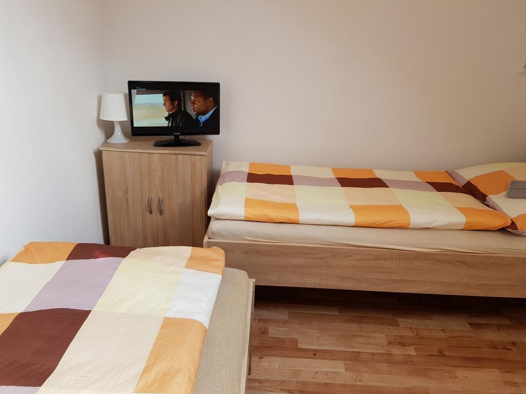 Ubytovani Zizkova Pacov Hotel ภายนอก รูปภาพ